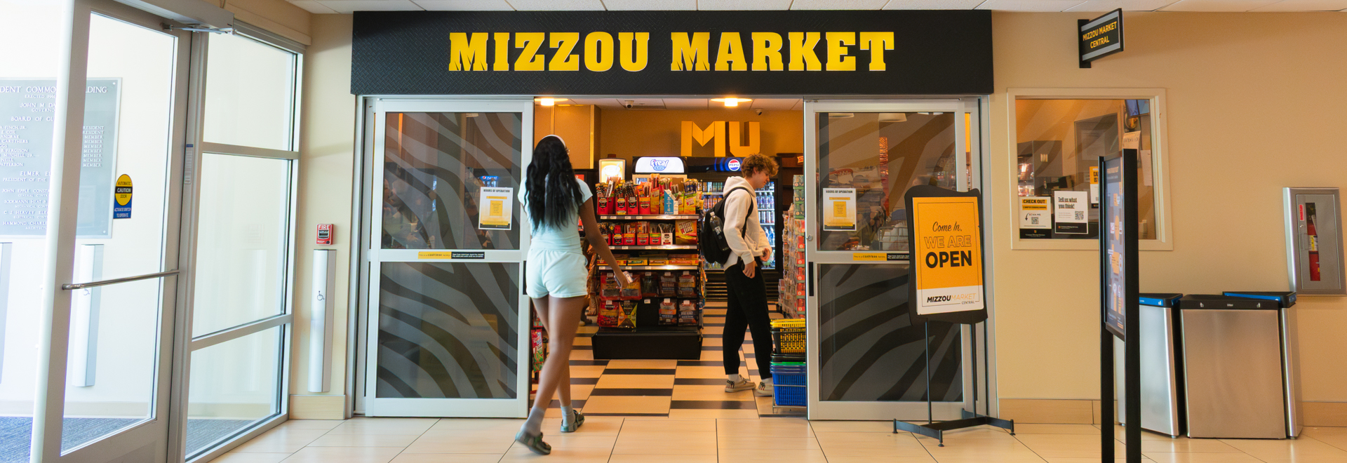 Students walking into Mizzou Market - Central